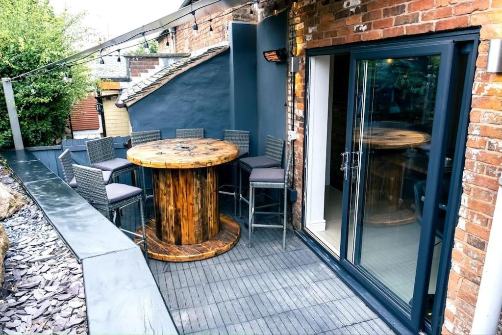 4 Bedroom - Sleep 9 Home In Cheadle Staffordshire - Alton Towers Polar Express Dimmingsdale Peak District Trentham Gardens Water World Extérieur photo